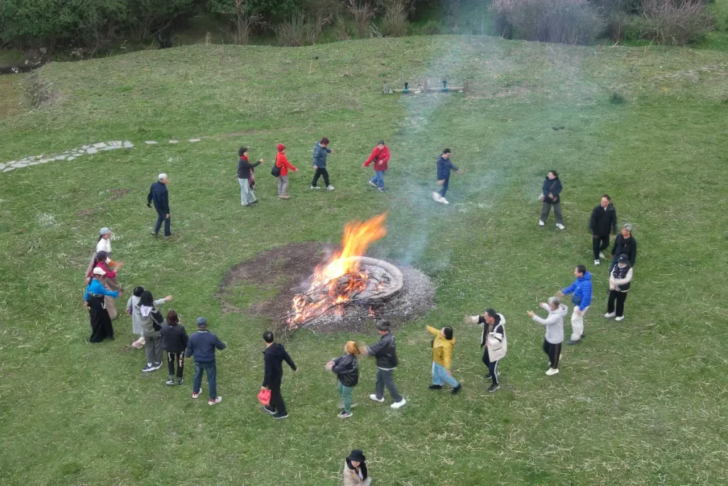 桑青营地的锅庄篝火晚会之3